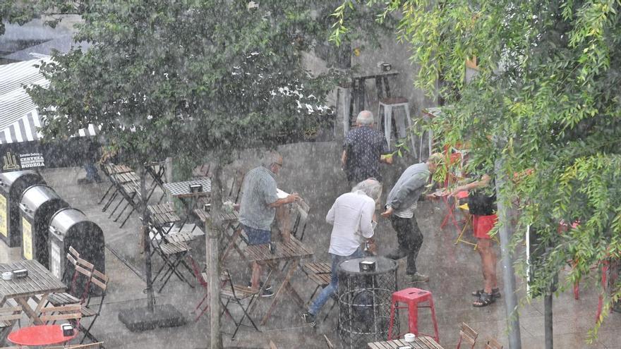  en Galicia: de las terrazas llenas y hasta 30 grados a la calefacción y la nieve