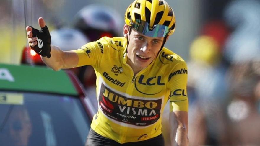 Vingegaard celebra una victoria en el último Tour. |  // EFE