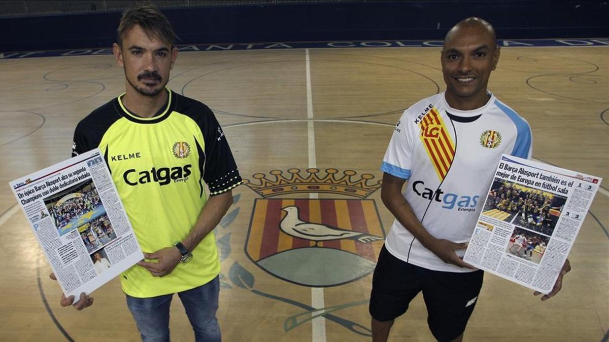 Cristian y Ari, con las portadas de SPORT de sus dos Champions como azulgranas