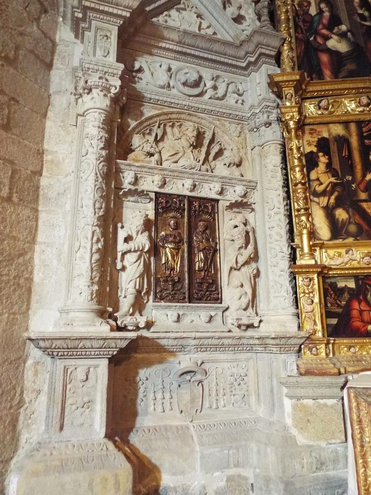Puertas desaparecidas en la iglesia de San Martín de Plasencia.