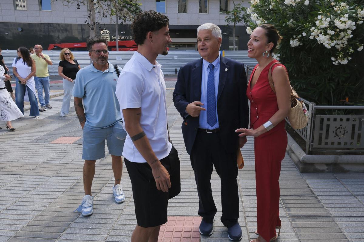 Recibimiento a Yeremy Pino en la Presidencia del Gobierno de Canarias en Las Palmas de Gran Canaria