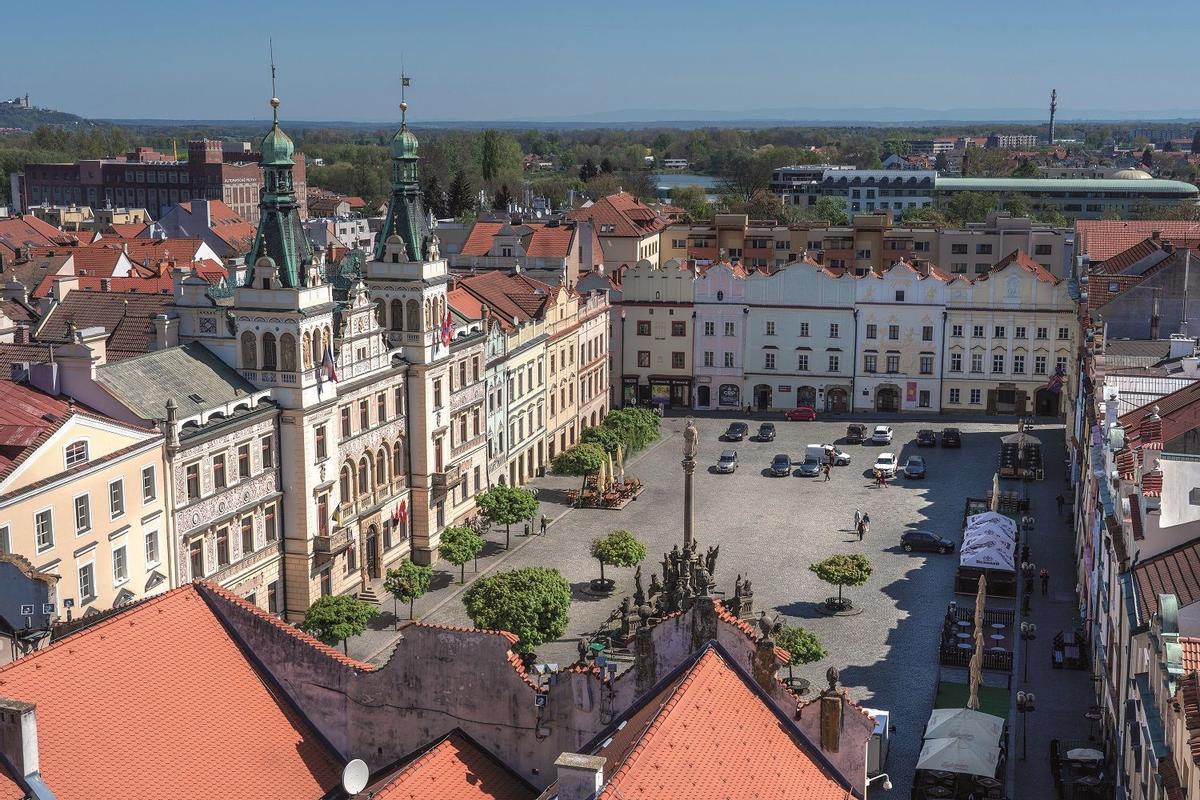 Plaza de los Señores de Pernstejn en Pardubice.