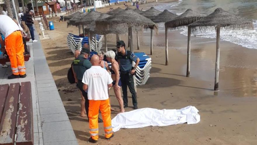 Muere un hombre en la playa del Cura de Torrevieja