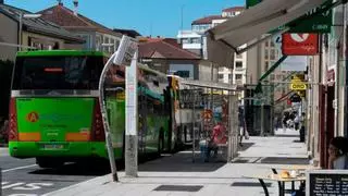 El conductor de un bus y un viajero acaban a tortazo limpio en Santiago en medio de una discusión