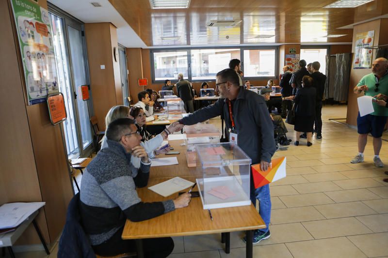 Los valencianos votan en las elecciones autonómica