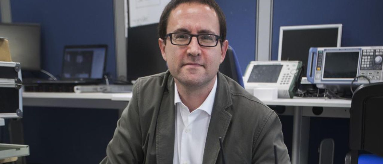 José Francisco Montserrat: "Europa tendría que ser menos ingenua y no fiarse ni de China ni de EE UU" José Francisco Montserrat: "Europa tendría que ser menos ingenua y no fiarse ni de China ni de EE UU"