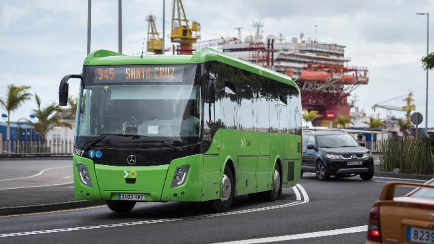 Una guagua de Titsa.