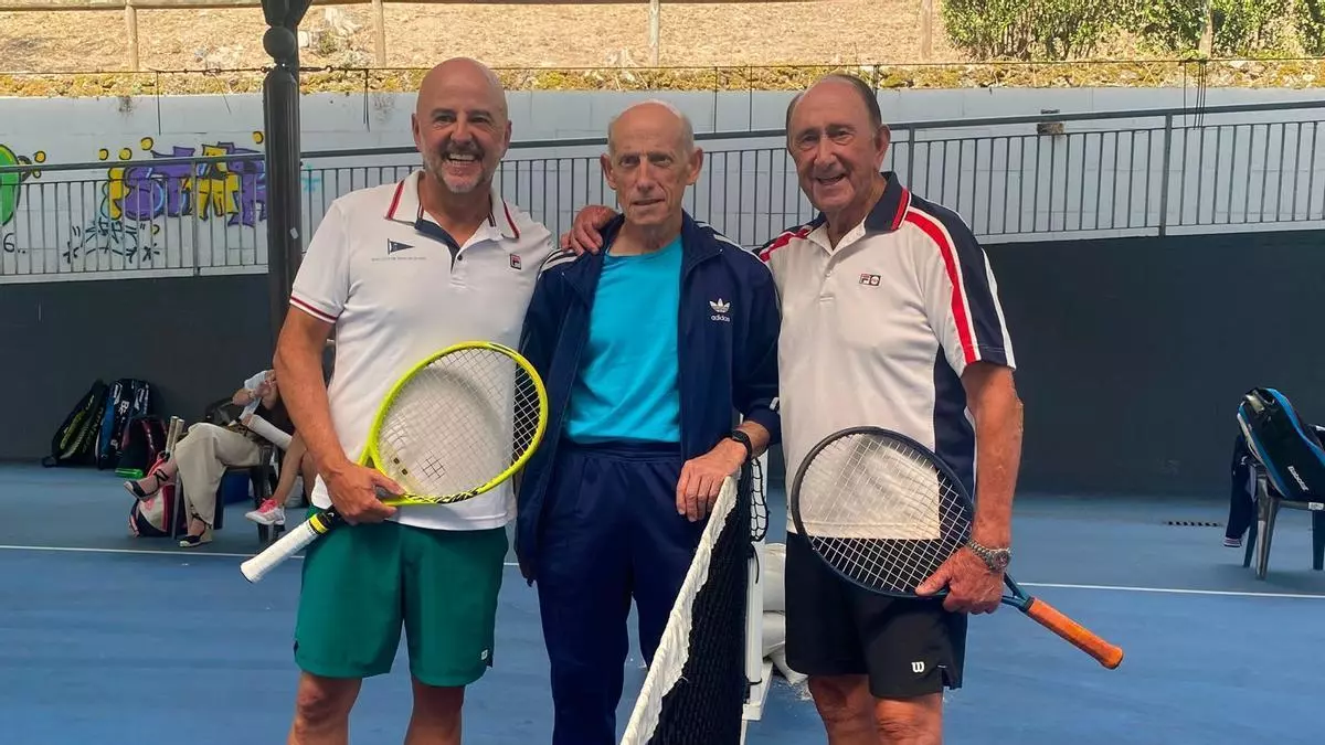 Padre e hijo sobre la pista: partido de exhibición para conmemorar el 50.º aniversario del primer Club de Tenis de Grado