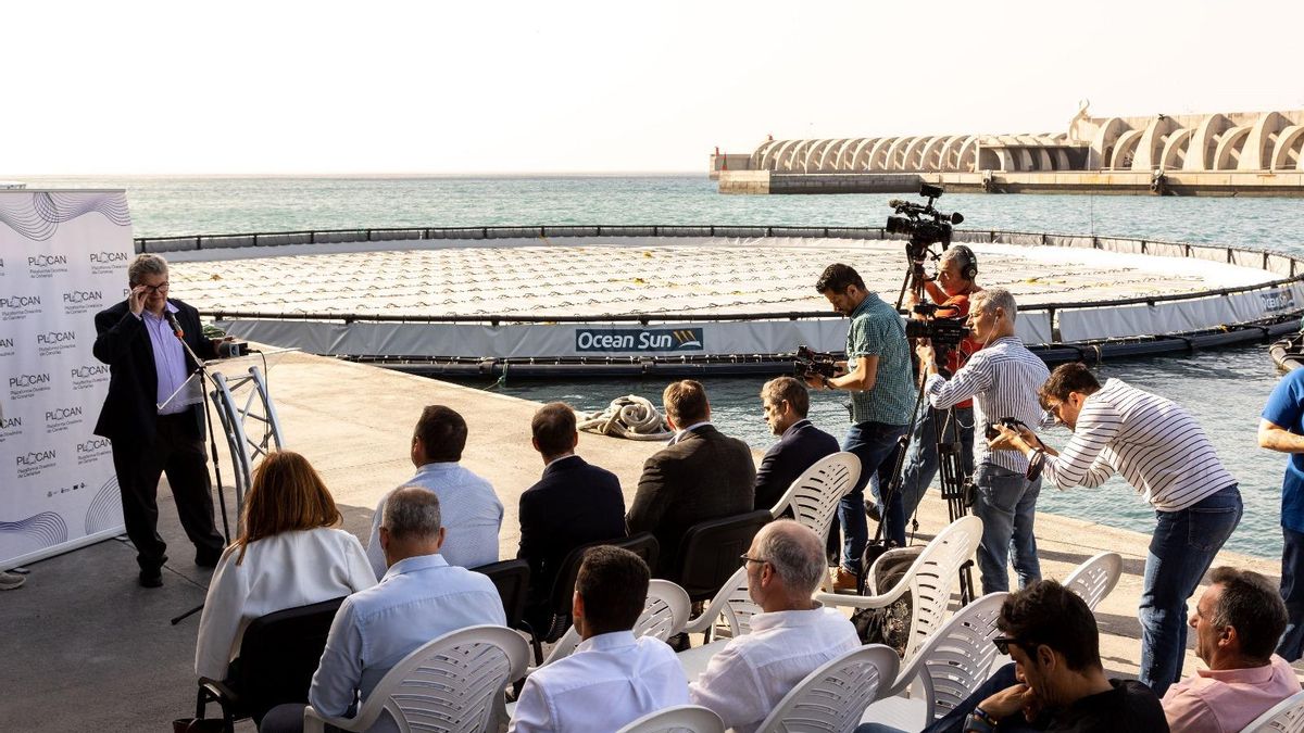 El director de la Plocan, Joaquín Hernández, ayer durante la presentación; al fondo, el prototipo.