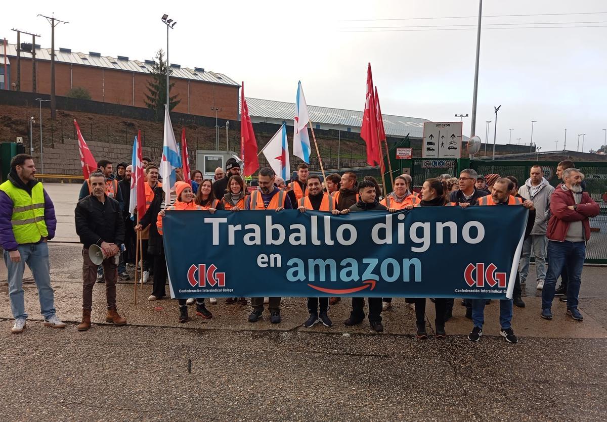 Concentración de trabajadores de Amazon en O Porriño en diciembre.