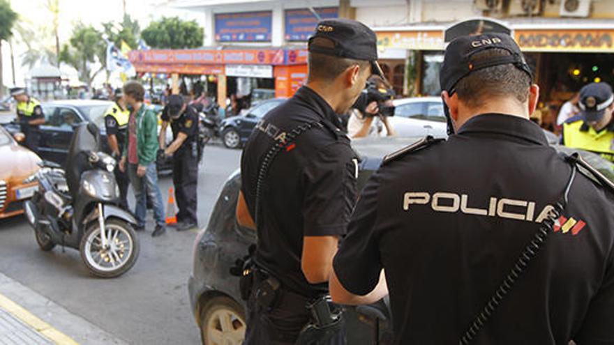 La Policía dice que cada vez hay más bodas de conveniencia.