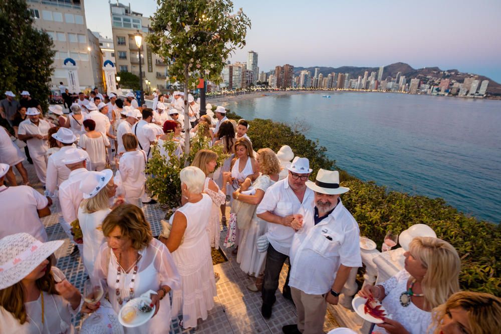 Bocopa presenta su nuevo vino alicantino en la III Fiesta Blanca "Señorío de Benidorm