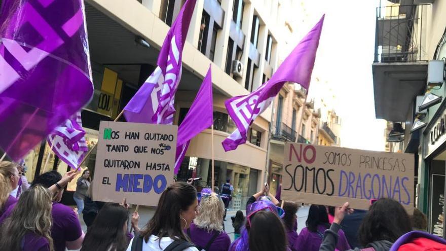 Centenars d&#039;estudiants reivindiquen que «sense  les dones no hi ha revolució»