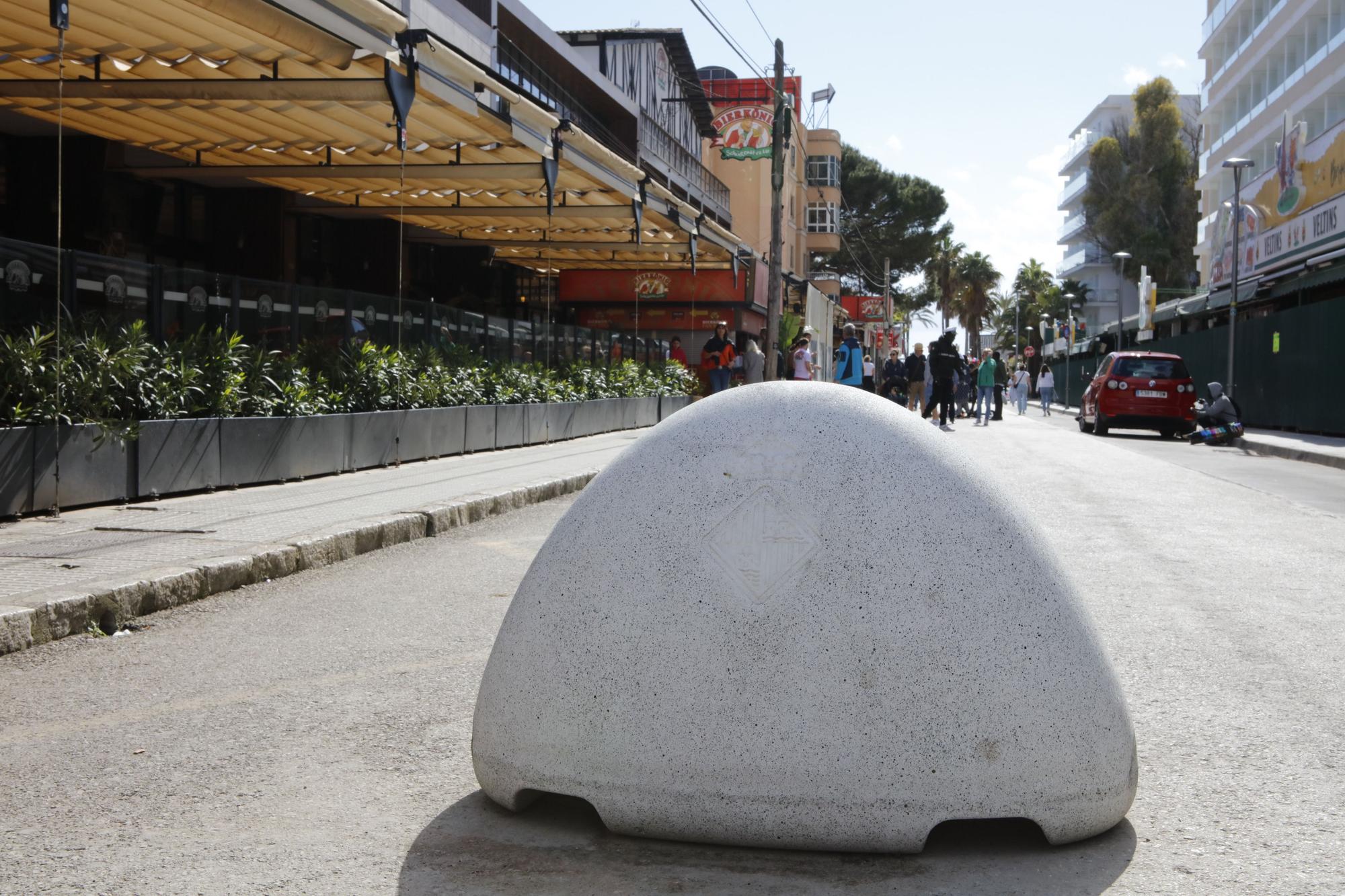 Volle Cafés, gezügelte Schinkenstraße: So sieht es an der Playa de Palma vor Ostern auf Mallorca aus