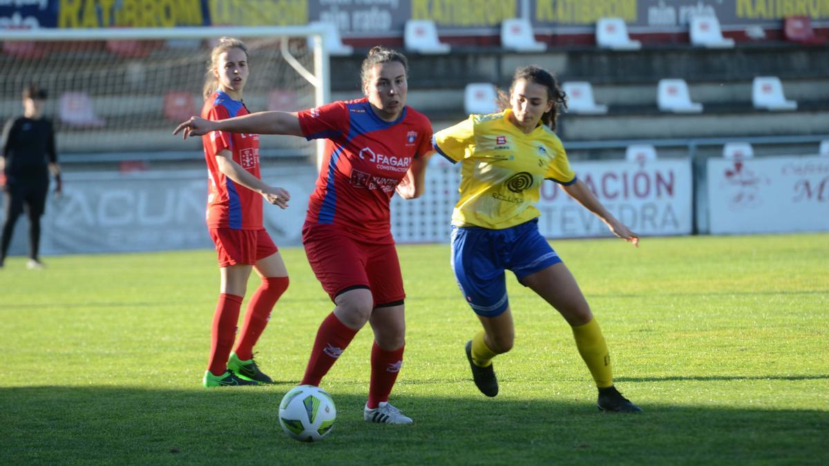 Vilagarcianas y ribadumienses afrontan un doble duelo arousano-astur.