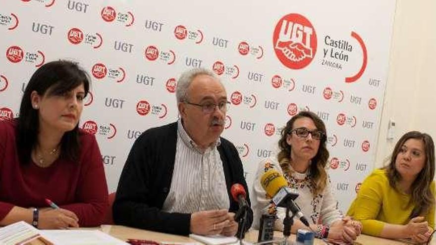 Representantes de UGT, ayer.