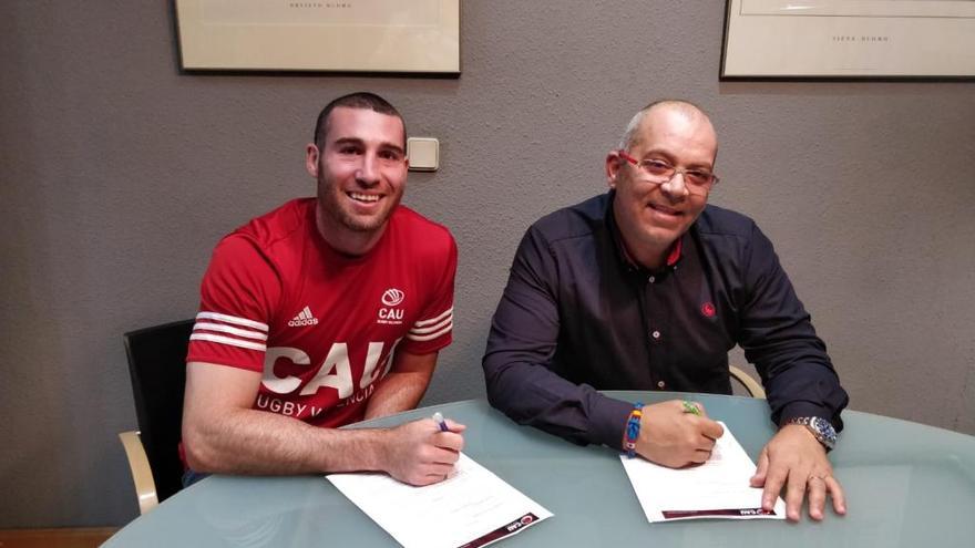 Ricky Andrew y Fouad Osseiran, firmando el nuevo contrato.