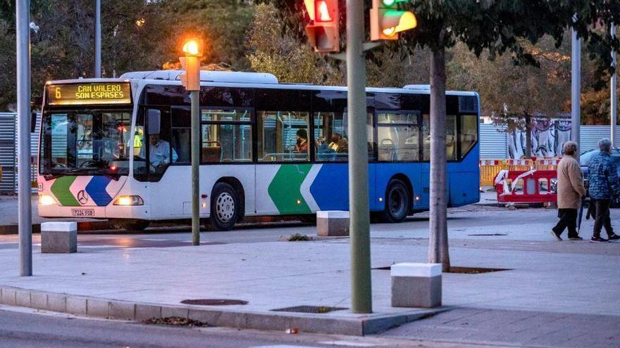 Urlauber müssen bald mehr für die Busfahrt zahlen.