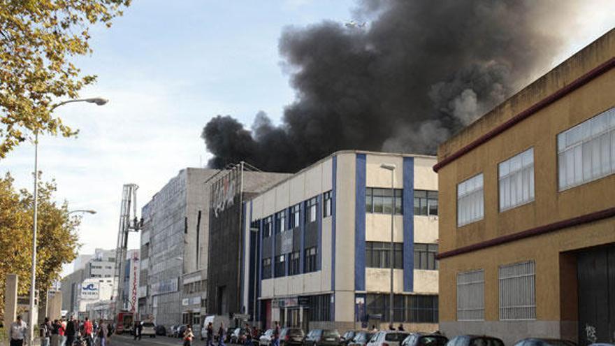 Una de las imágenes del aparatoso incendio//fdv