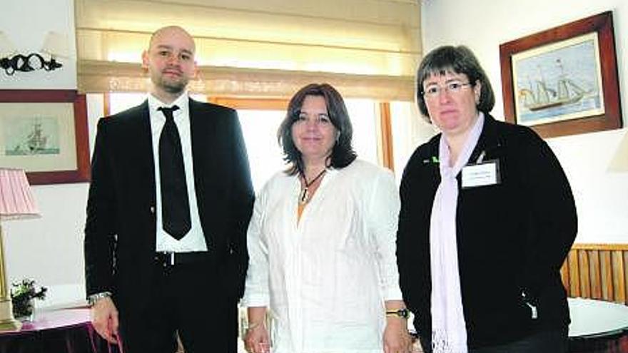 Por la izquierda, Iván Rodríguez, Laura López y Esther Alcorta.