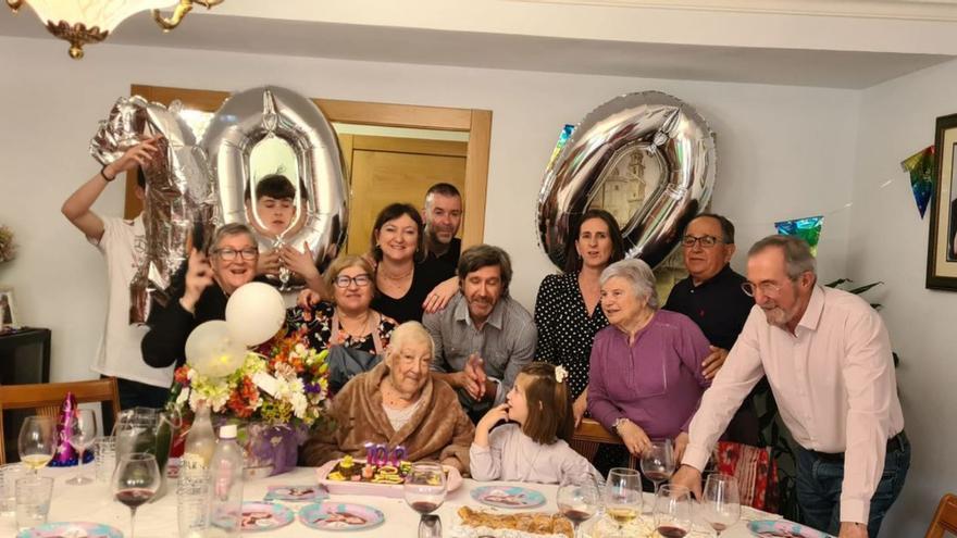 La fiesta de cumpleaños de la carrilexa Antonia Giráldez Fabeiro, que hoy mismo alcanza los cien.