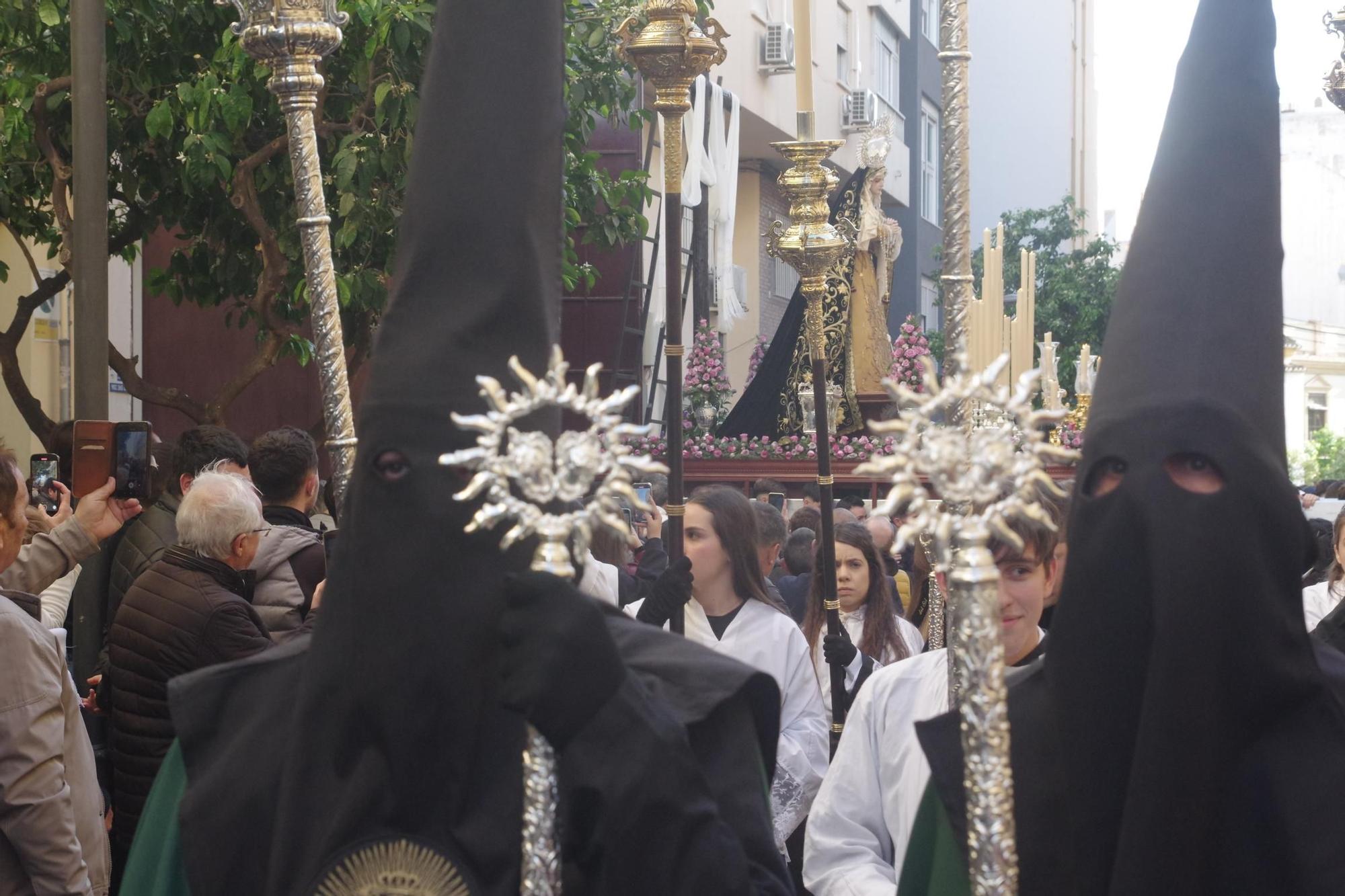 Procesión de la Virgen del Sol por el barrio de la Victoria este domingo.