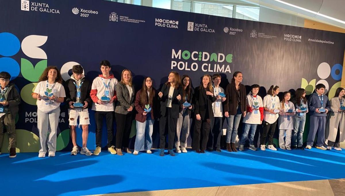 La expedición vilanovesa ayer en Santiago. | CEDIDA