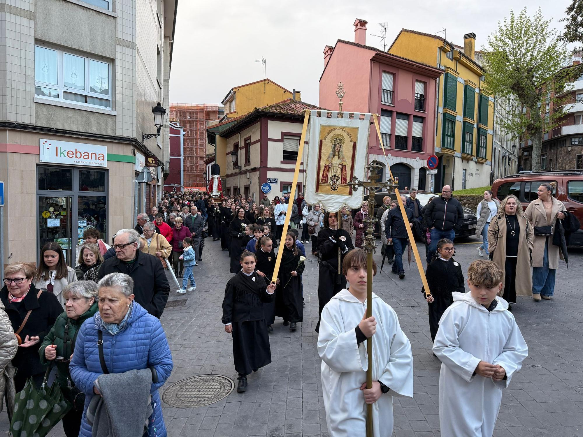 La procesión de Sábado Santo en Candás, en imágenes