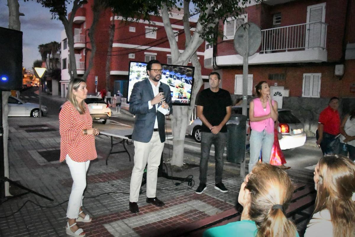 Reunión con los vecinos de Salinetas para consensuar el proyecto de Américo Vespucio