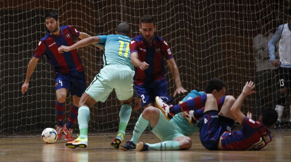 Las mejores imágenes de la victoria del Levante Fútbol Sala en Copa frente al Barça