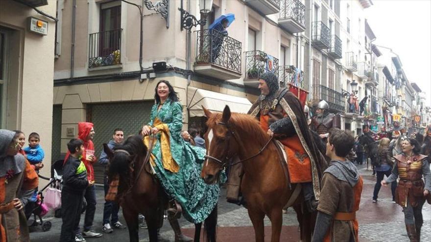 La ciudad revive su tradición en la fiesta del Primer Viernes de Mayo