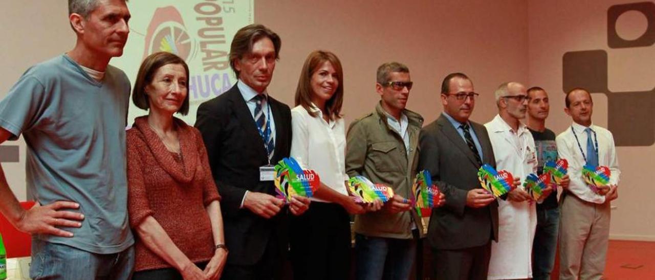 Por la izquierda, Adelino Hidalgo, presidente de la Federación de Atletismo del Principado, Mercedes González, Emilio Esteban, Vanessa Suárez, Alberto Suárez Laso, Antonio Molejón, Miguel Rodríguez, Antonio Jalón y Manuel Gorostidi, en la jornada de ayer en el HUCA.