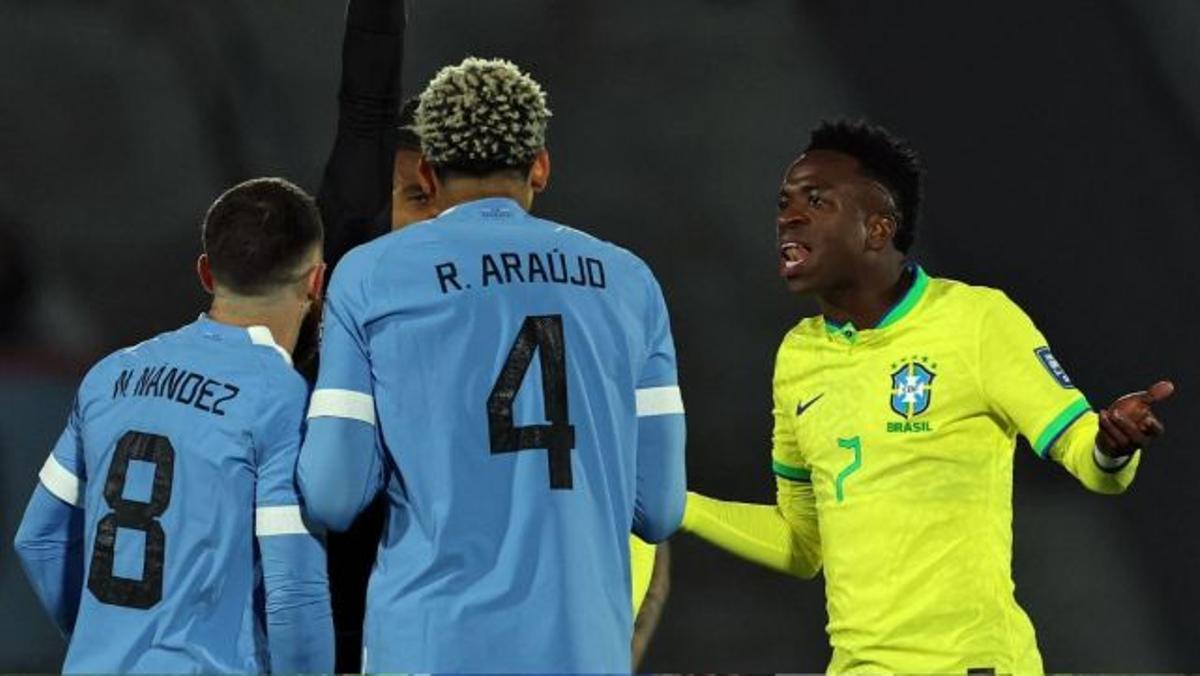 Araujo y Vinicius, en el Uruguay - Brasil