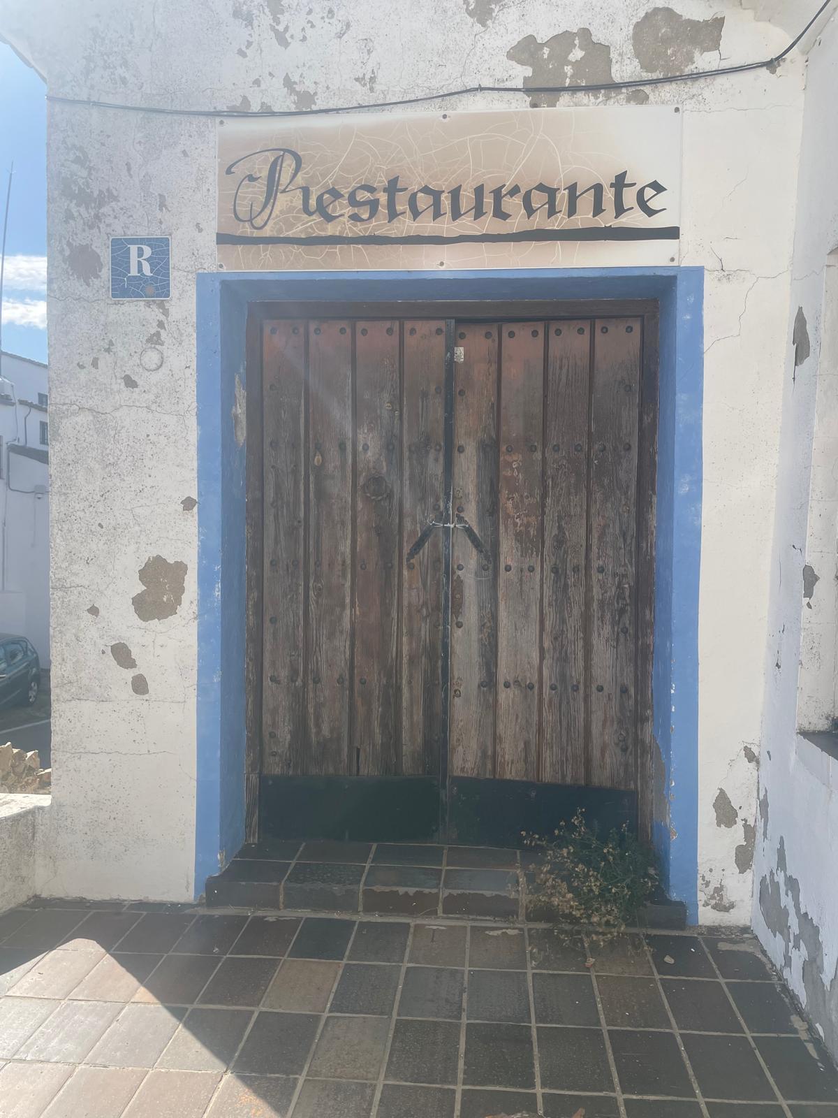 Fotogalería | La Cofradía de la Montaña de Cáceres recupera la cafetería tras años de litigio Fotogalería | La Cofradía de la Montaña de Cáceres recupera la cafetería tras años de litigio
