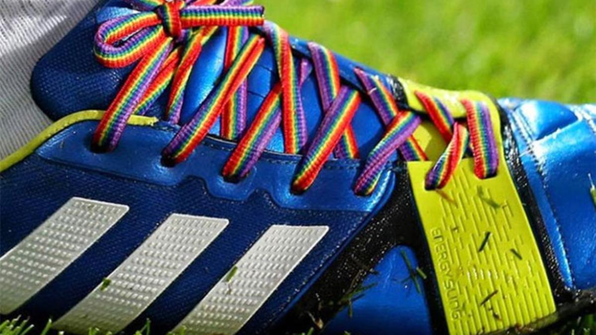 Cordones arcoiris para pelear contra la discriminación