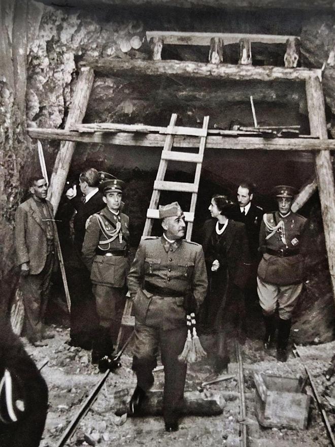 Francisco Franco en una de las visitas que realiza a las obras. 