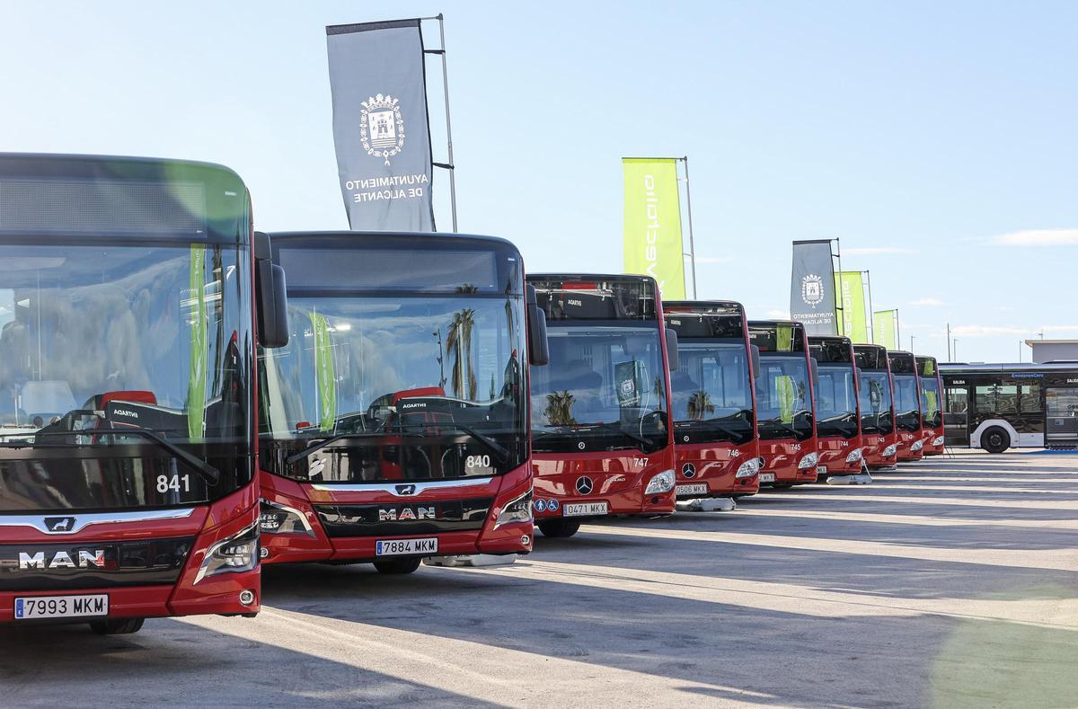 Presentacion de los nuevos autobuses híbridos y electricos de Vectalia