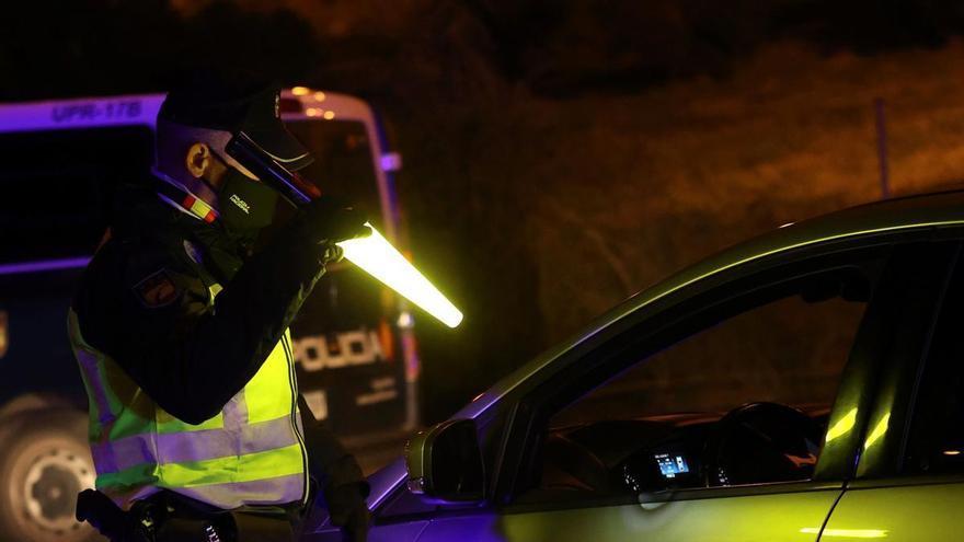 Multa de hasta 200 euros por tener el coche aparcado pero ser cazado por la Guardia Civil por lo que ocurría dentro: los agentes extreman la vigilancia ahora que llega el buen tiempo