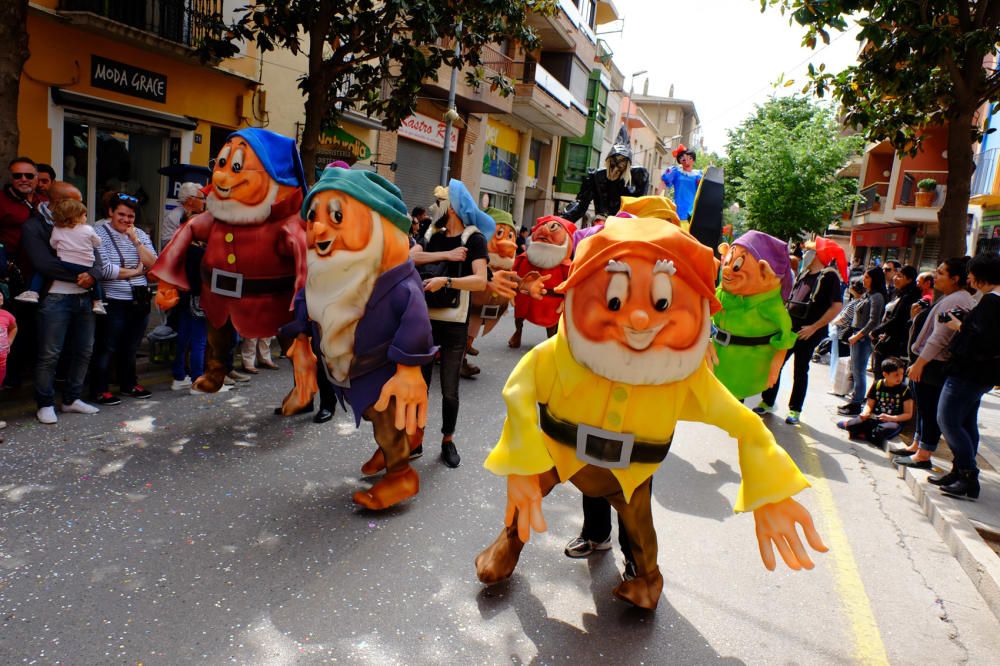 Figueres celebra la rua escolar de Fires