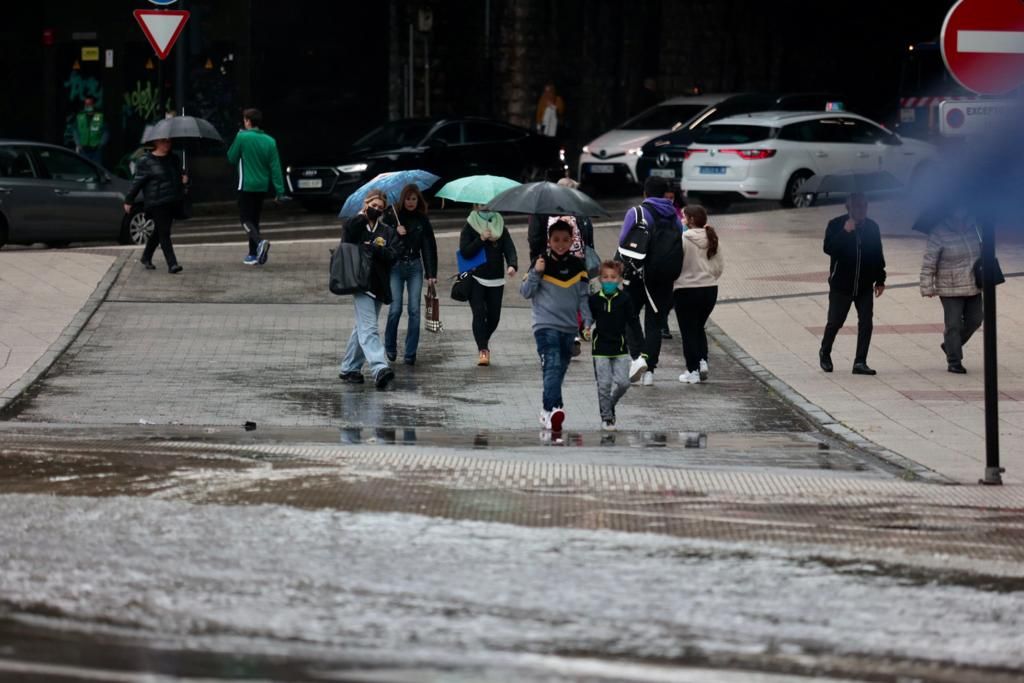 En imágenes: Así ha sido la impresionante tromba de agua caída sobre Oviedo