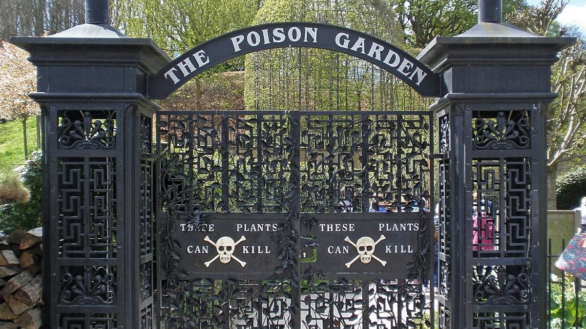 Puertas del The poison garden, el jardín venenoso