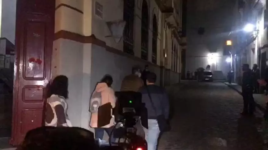 La alcaldesa de Alburquerque sufre un escrache a la salida del pleno de anoche