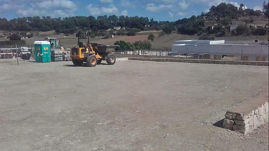 Una de las máquinas trabajando en las obras.