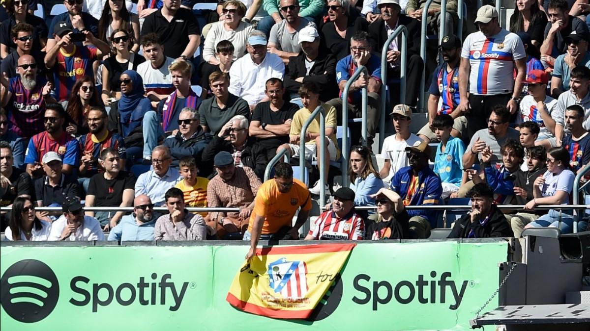 El video que ya es viral de un incidente entre aficionados en el Barça - Atlético