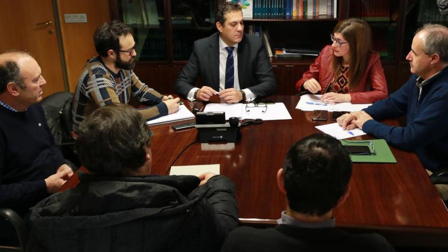 Reunión de UCCL Zamora con Alberto Castro y los técnicos de Agricultura y Ganadería.