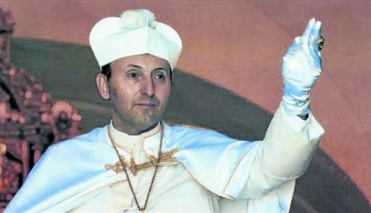 Ginés Jesús Fernández, com a Papa, i Nieves Triviño a la portada d’’Interviú’.