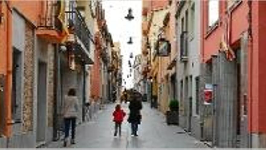 El carrer Barraquetes, una de les vies comercials del poble.