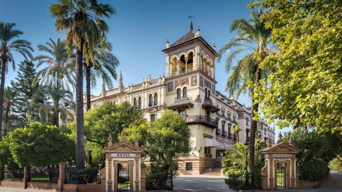 Entrada del hotel Alfonso XIII.