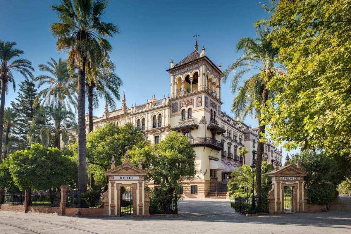 Entrada del hotel Alfonso XIII.