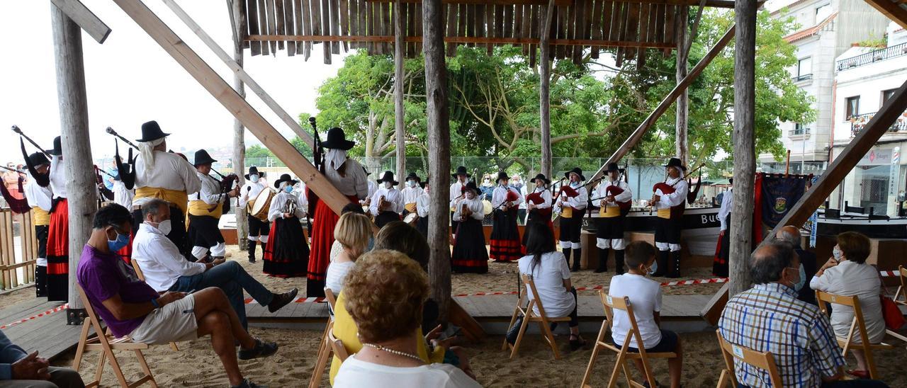 Un acto en el interior del astillero de Banda do Río.